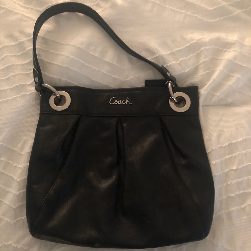Coach: Black Leather Mid-Size Purse
